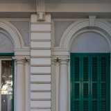 ...che poggiano su doppie colonne tuscaniche